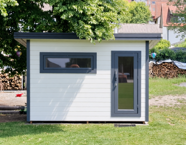 Preview: Modernes Saunahaus mit Fenster